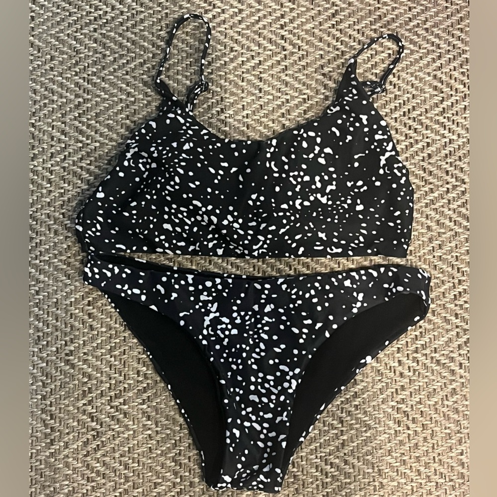 PRE-OWNED WOMEN'S BLACK & WHITE BIKINI SET- MEDIUM